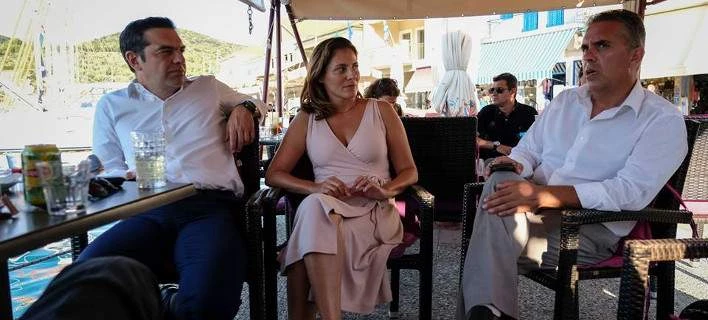 Η Περιστέρα Μπαζιάνα πήγε στην Ιθάκη με ροζ φόρεμα και… γενναίο σκίσιμο στο πλάι!